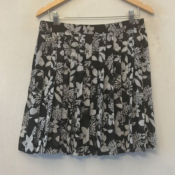 C Wonder black white floral pleated skirt Size 10 EUC - Picture 2 of 8